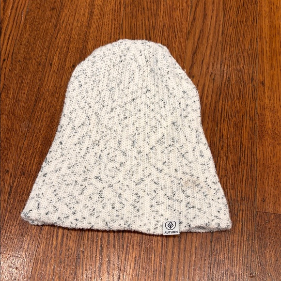 Autumn Simple R Beanie - Dusty Snow - Picture 3 of 5